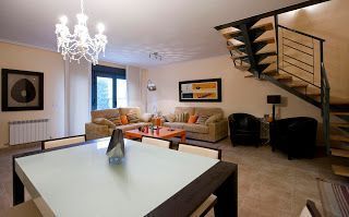 Un salón amplio y luminoso