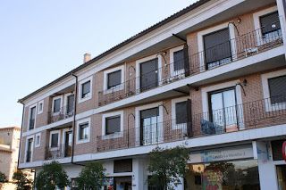 Fachada de edificio con duplex