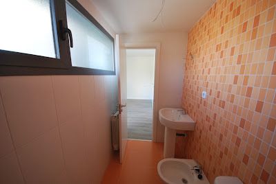 Interior baño naranja