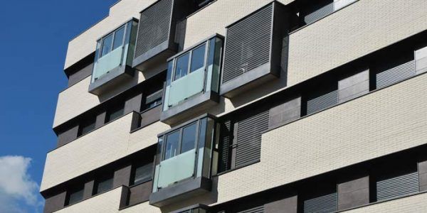 Fachada de edificio en construcción